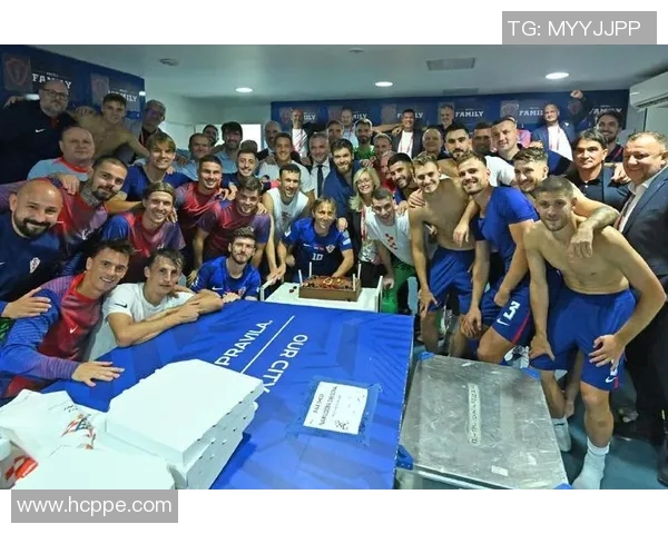 球迷故事感动全网:20年陪伴只为一场胜利